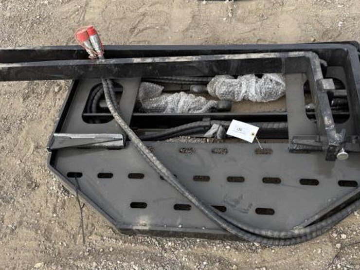 #161-•-skid-steer-hydraulic-side-shift-forks-image-2