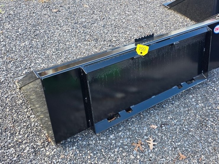 new-swict-66"-skidloader-bucket-image-1