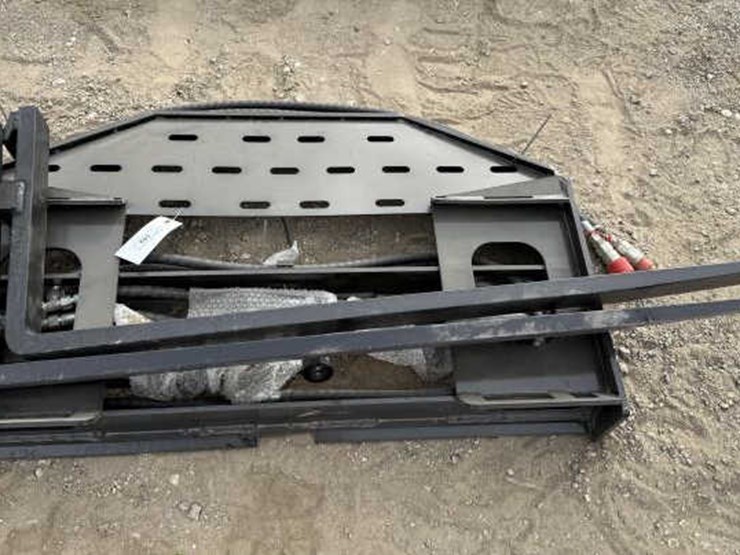 #162-•-skid-steer-hydraulic-side-shift-forks-image-1