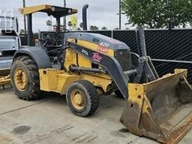 2017-deere-210l-image-1