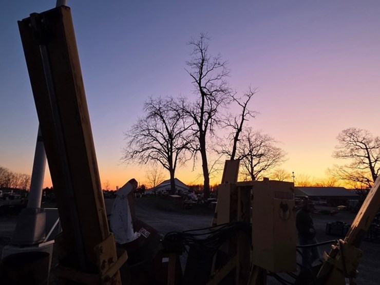 ts-44t-skidloader-tree-spade-image-8