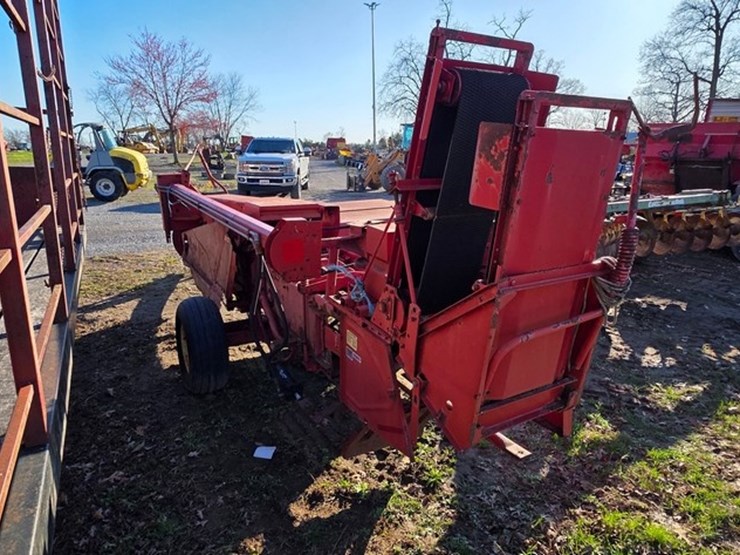 new-holland-310-image-3