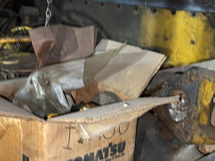 #263-•-steel-shelf-and-cat-engine-parts-image-13