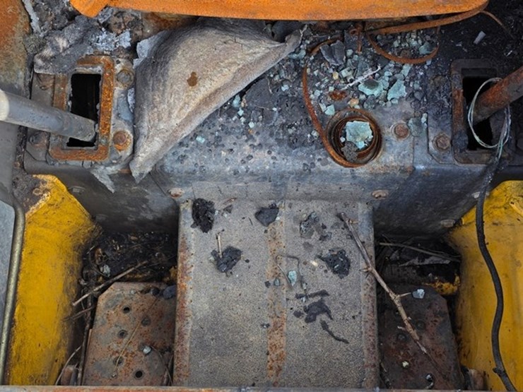 new-holland-ls140-image-39