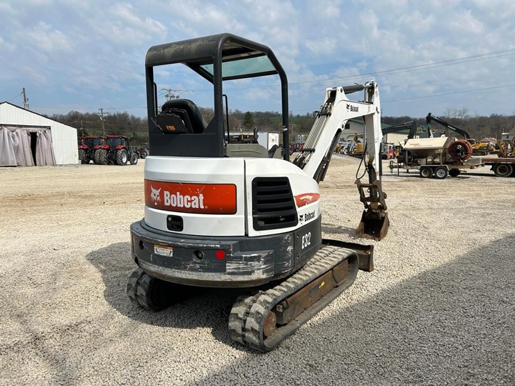 2016-bobcat-e32-image-4