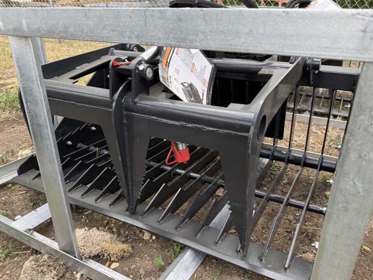 #39-•-mini-skid-steer-rock-grapple-bucket-image-1