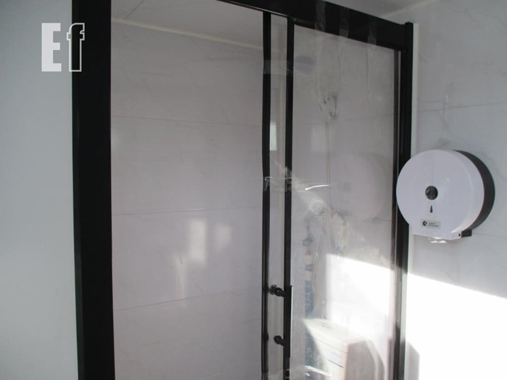 51"-x-79"-x-89"-bathroom-w/shower-image-7