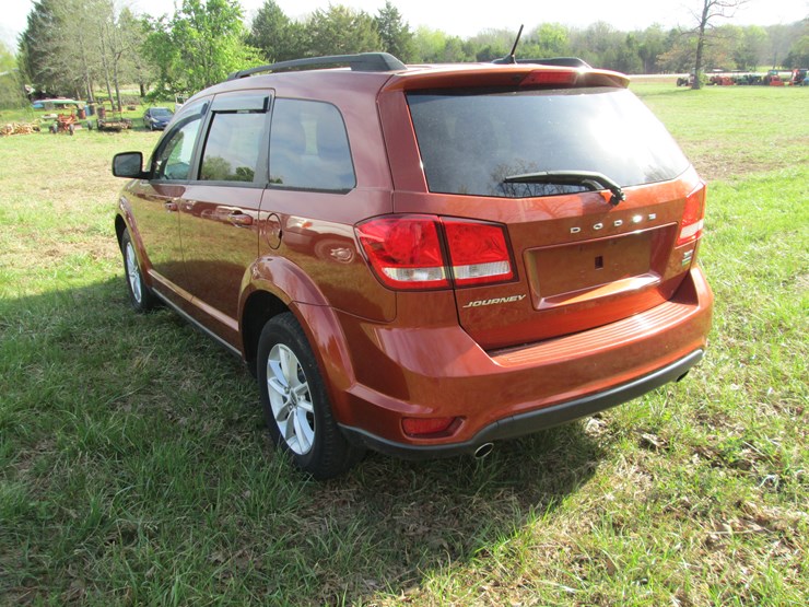 2014-dodge-journey-sxt-image-4