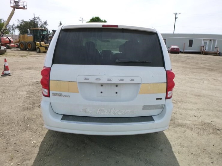 2014-dodge-grand-caravan-image-27