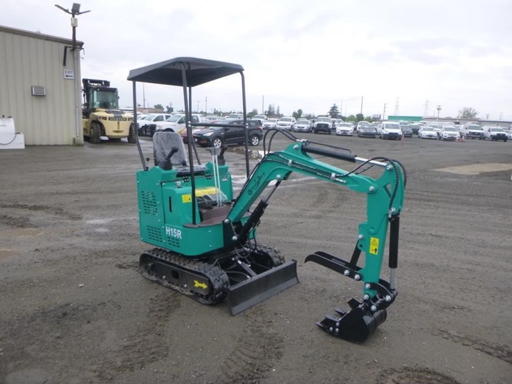 2026-agt-h15r-hydraulic-excavator-image-2