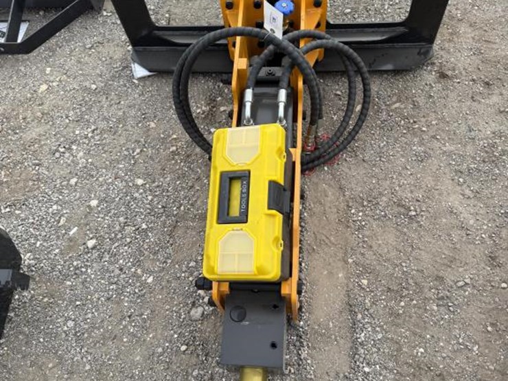 #136-•-skid-steer-post-driver-w/-tank-image-3