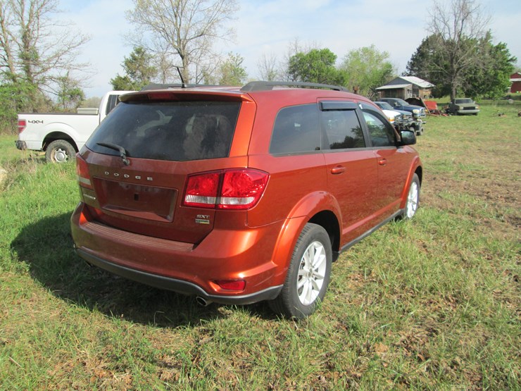 2014-dodge-journey-sxt-image-3
