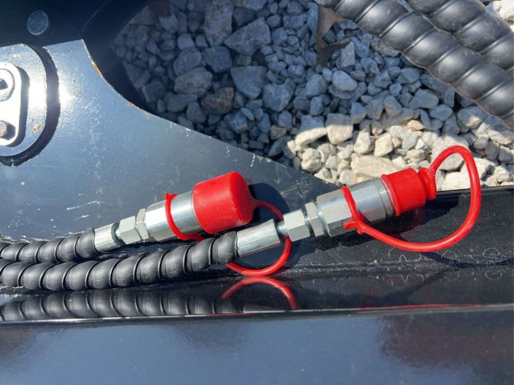 sdlanch-mini-skid-steer-hydraulic-sweeper-image-3