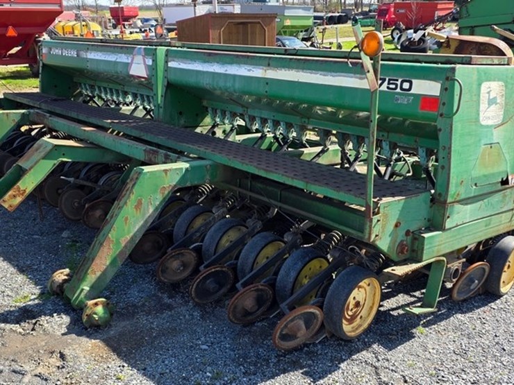 john-deere-750-image-1