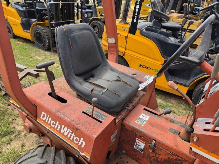 ditch-witch-2300-image-9