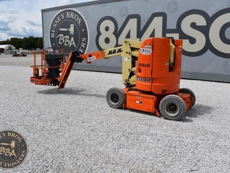 2013-jlg-e300ajp-image-6