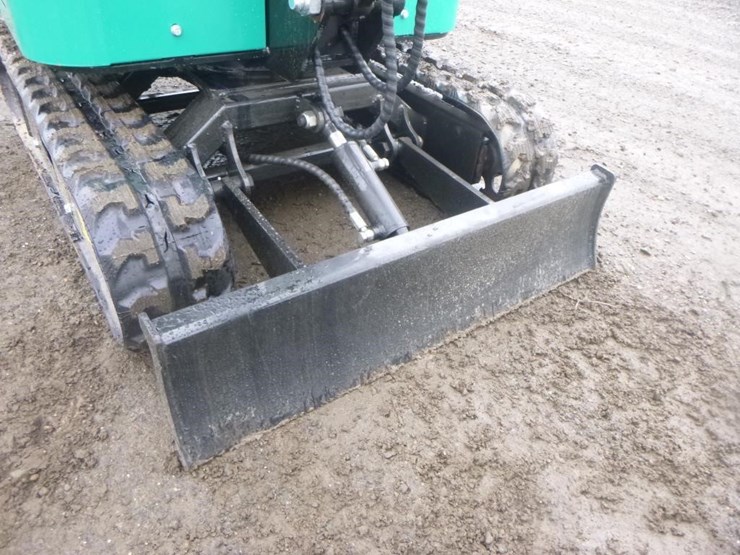 2025-agt-h15r-hydraulic-excavator-image-16