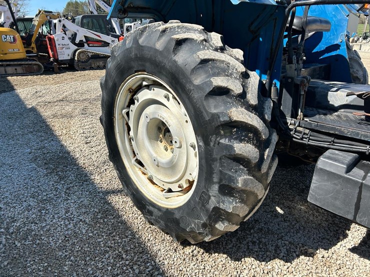 new-holland-5640-image-12