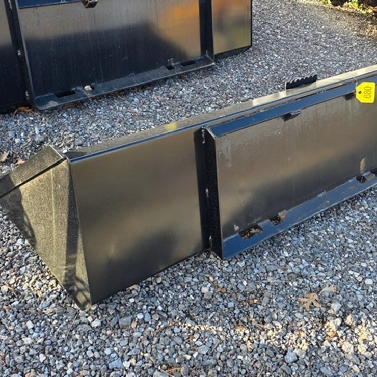 New Swict 84" Skidloader Bucket