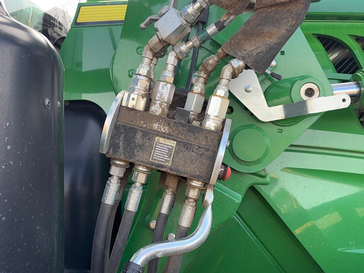 john-deere-6195m-image-10