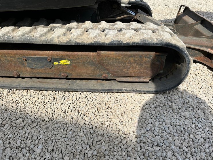 2016-bobcat-e32-image-13