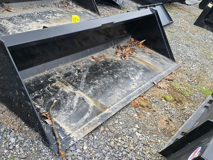 new-swict-78"-skidloader-bucket-image-4