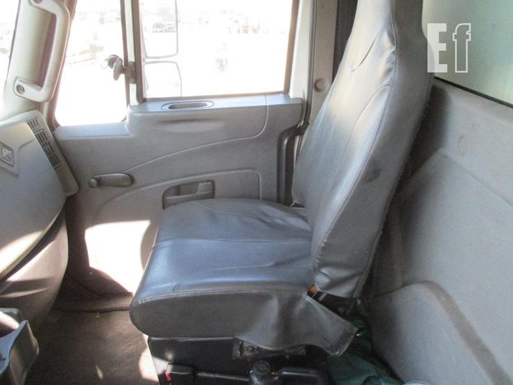 2013-international-durastar-4300-image-8