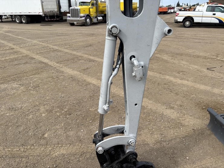 takeuchi-tb216-image-16