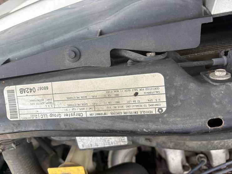 2010-dodge-caravan-image-8