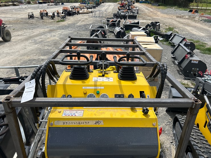 #11-•-2026-ats-t460-mini-skid-steer-loader-image-5