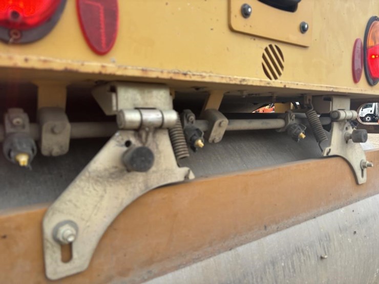 2002-caterpillar-cb24b-image-16