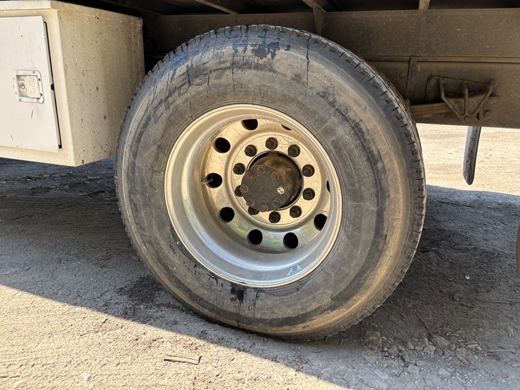 2010-ford-f750-image-6