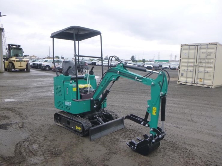 2025-agt-h15r-hydraulic-excavator-image-2