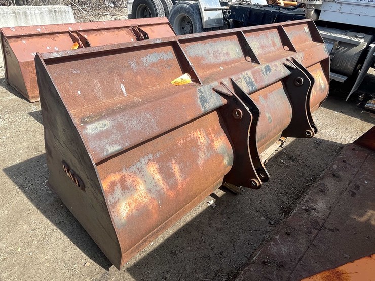 #5686-•-pin-on-bucket-image-7