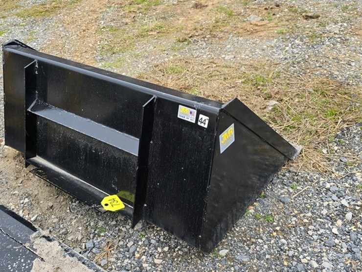 new-jmr-44"-mini-skidloader-bucket-image-1