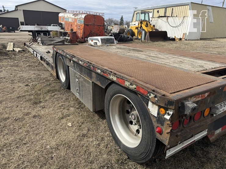 2013-2013-mov-hall-trailer-image-12