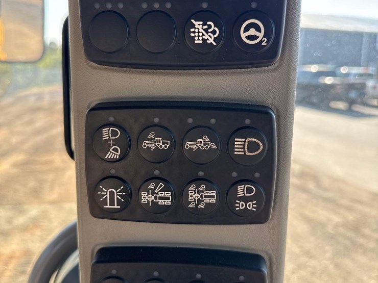 2019-caterpillar-120m-image-29