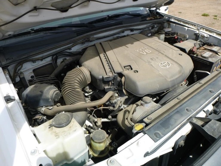 2013-toyota-tacoma-image-30