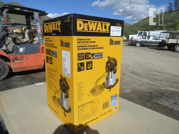 dewalt-stainless-steel-wet/dry-vacuum-image-1