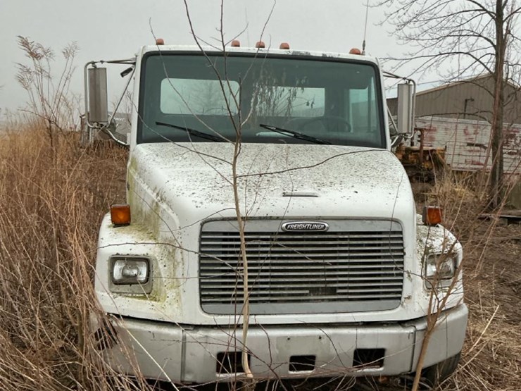 1995-freightliner-fl70-image-11
