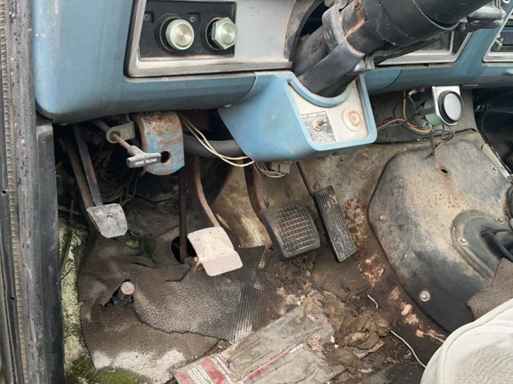 #301-•-1980-ford-k604-flatbed-truck-image-24