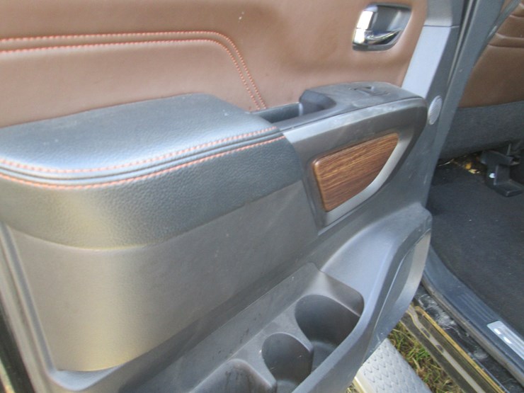 2016-nissan-titan-image-23