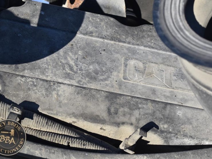 2005-peterbilt-385-image-28