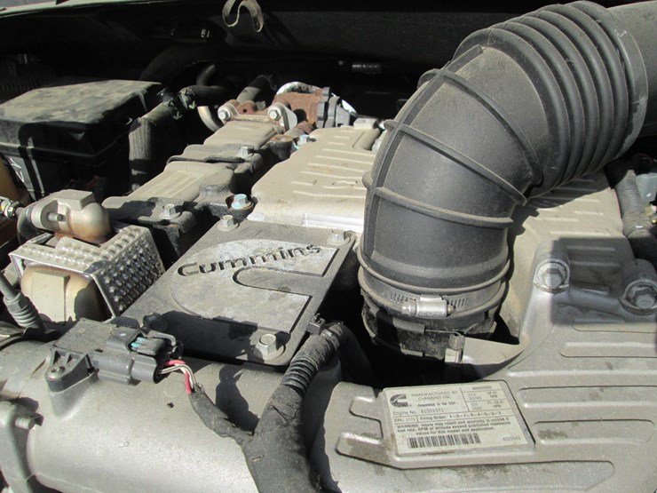 2016-nissan-titan-image-21