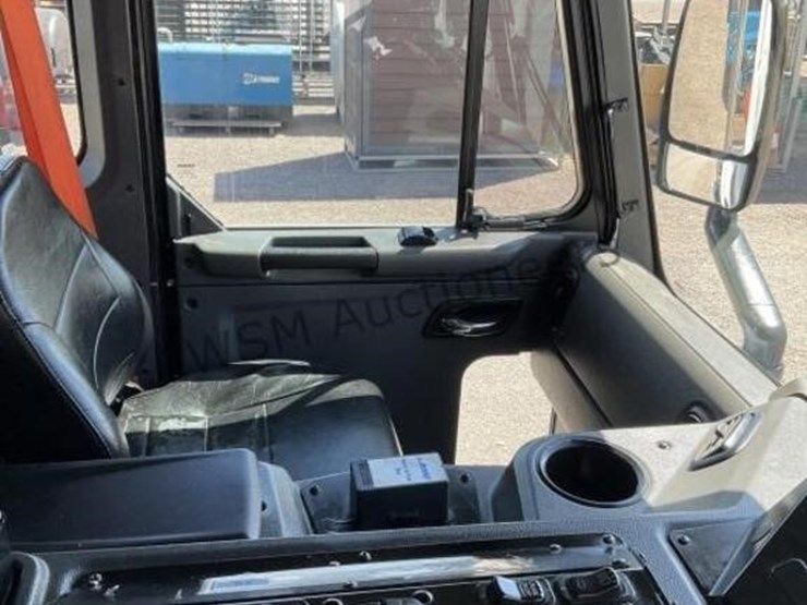 2018-peterbilt-520-image-23