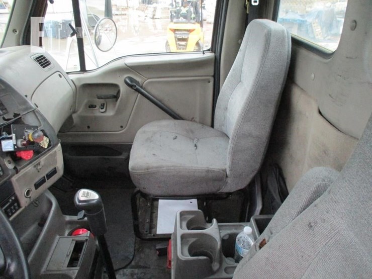 2008-sterling-l9500-image-9