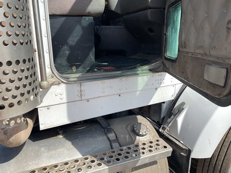 2004-kenworth-t800-image-89