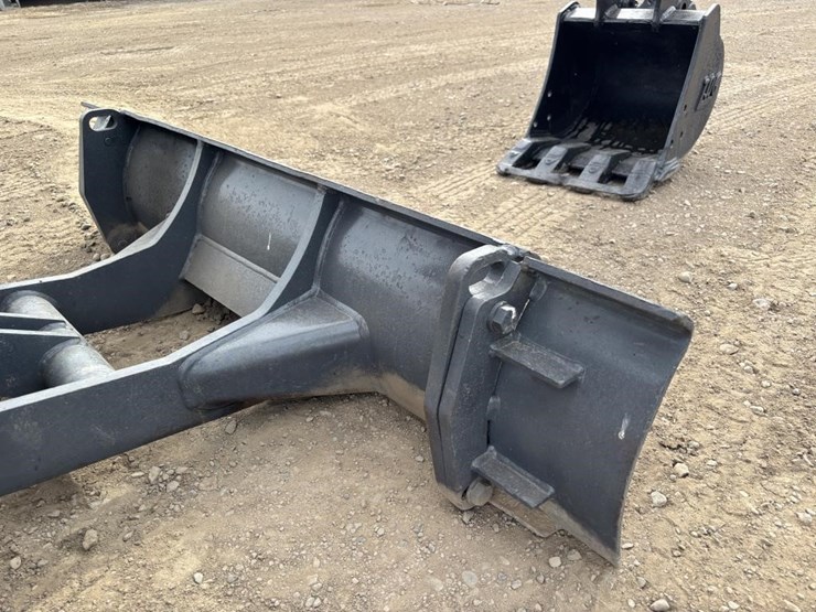 takeuchi-tb216-image-11