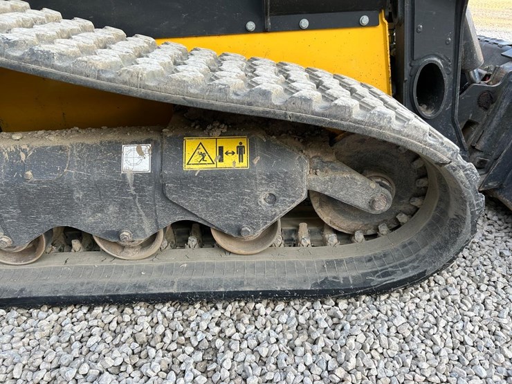 2023-new-holland-c337-image-14