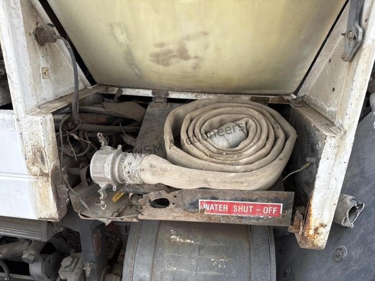 2001-freightliner-fc70-image-29